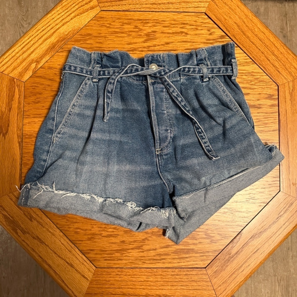 *HOLLISTER* Juniors Medium-Wash Tie-Waist Denim Shorts Size 7